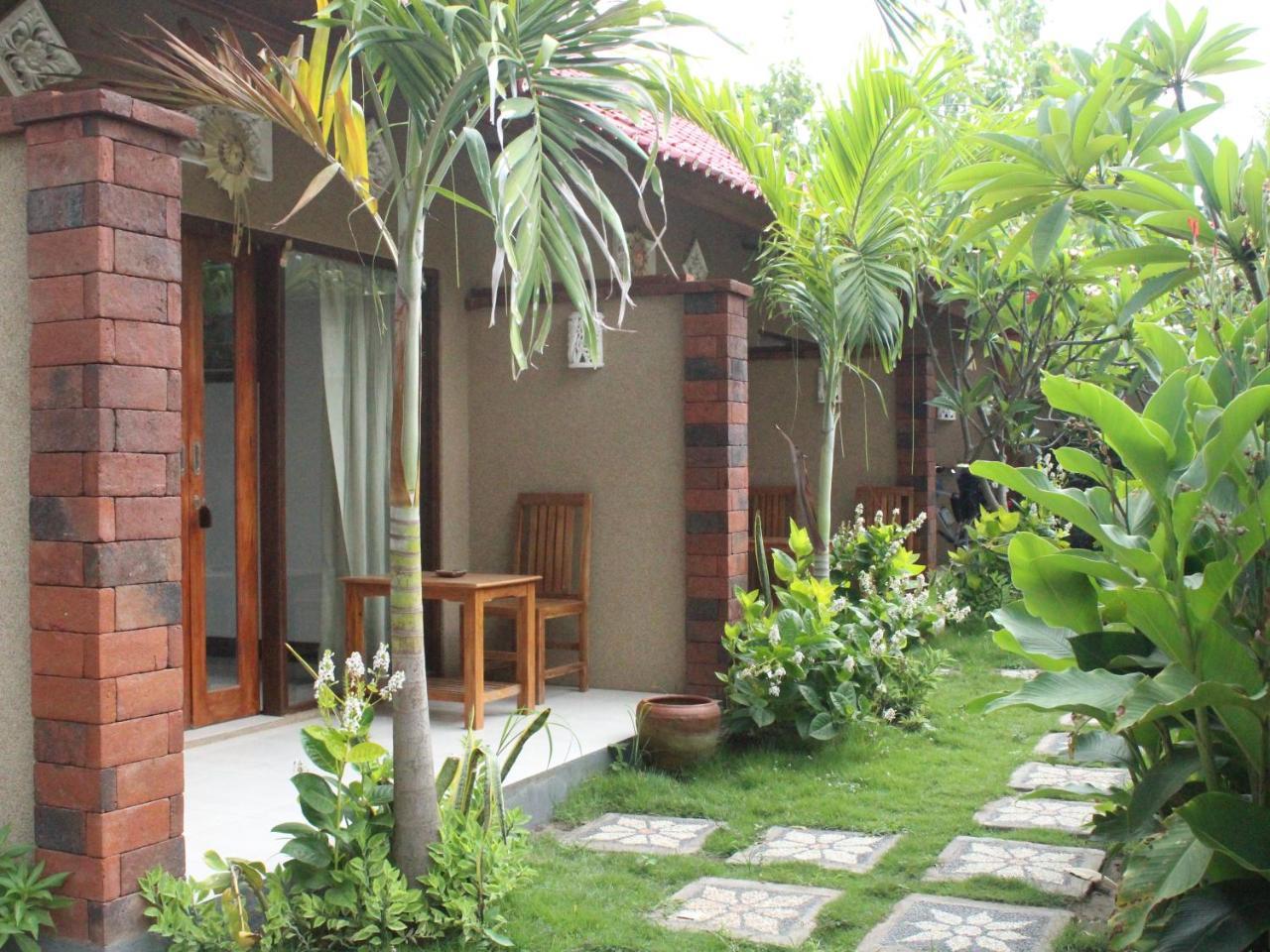 Made Taro - Menjangan Homestay Banyuwedang Exterior photo